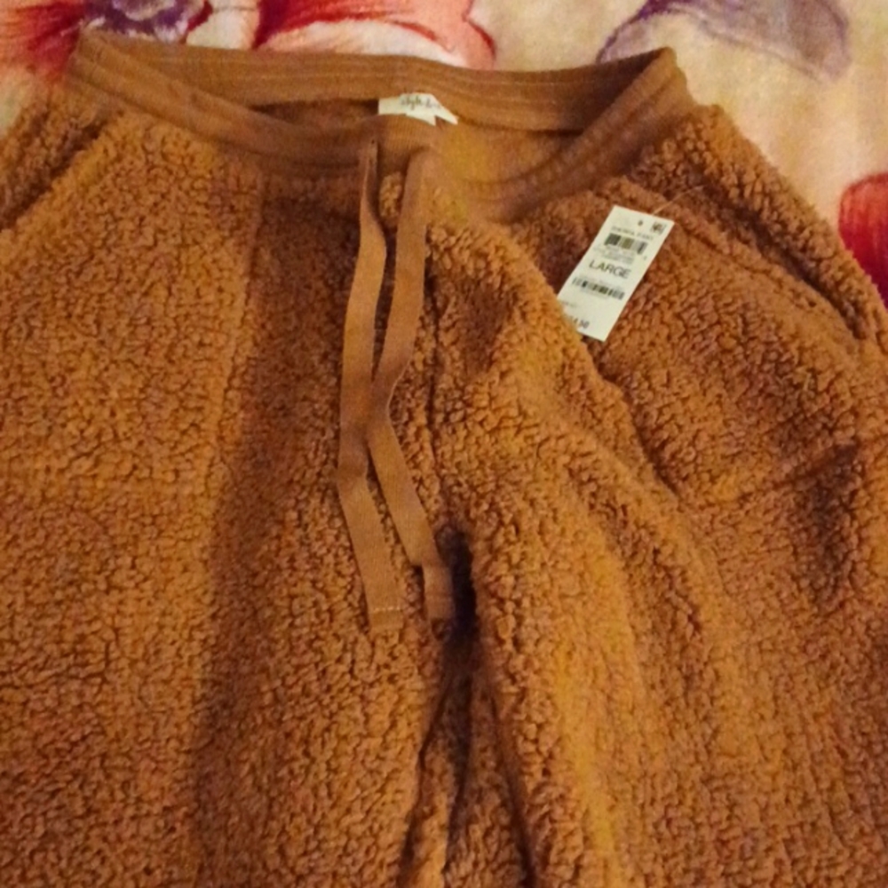 Women winter jogging